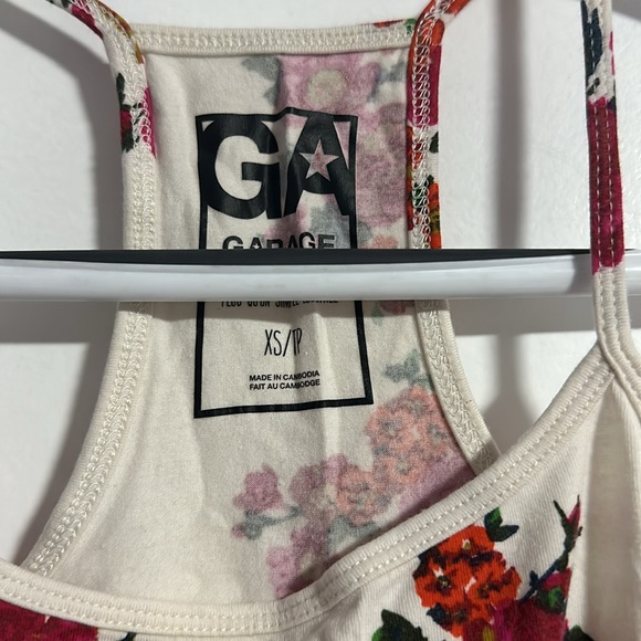 Garage floral tank top - 5 for $20 for items marked with ⭐️ - Picture 2 of 3